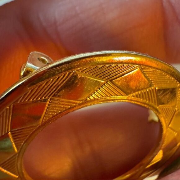 Vintage Gold-Tone Round Brooch With Geometric Etched Design - Picture 4 of 6